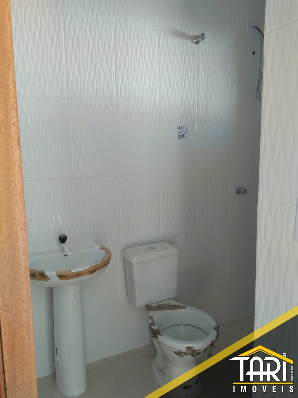 CASA COM AMPLO TERRENO CASA COM AMPLO TERRENO