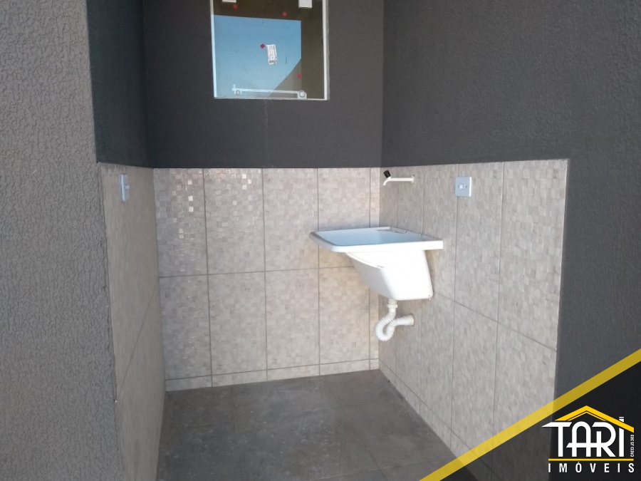 CASA COM AMPLO TERRENO CASA COM AMPLO TERRENO