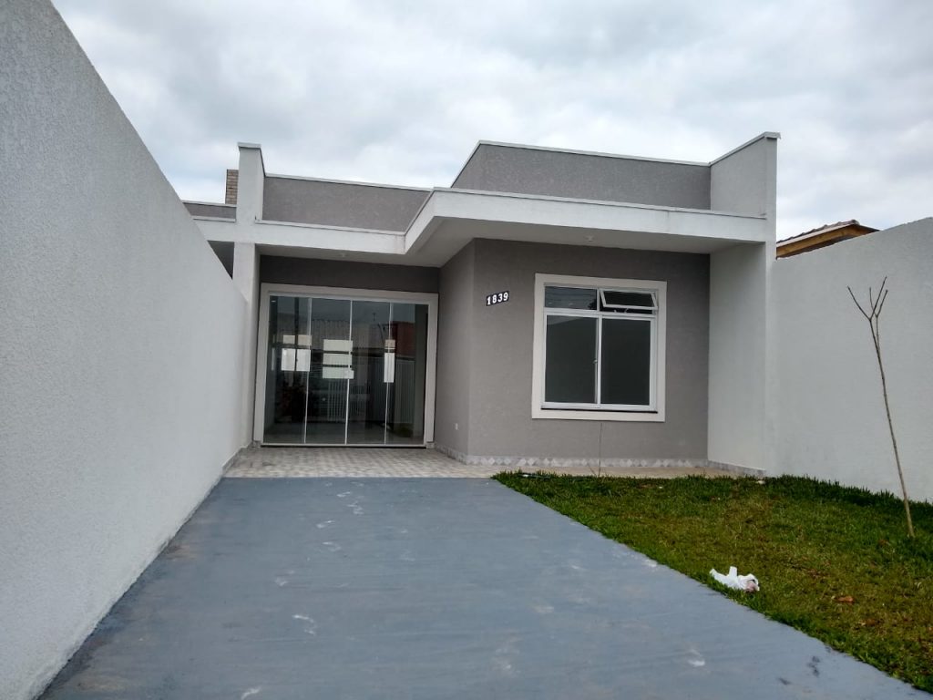 CASA COM AMPLO TERRENO CASA COM AMPLO TERRENO