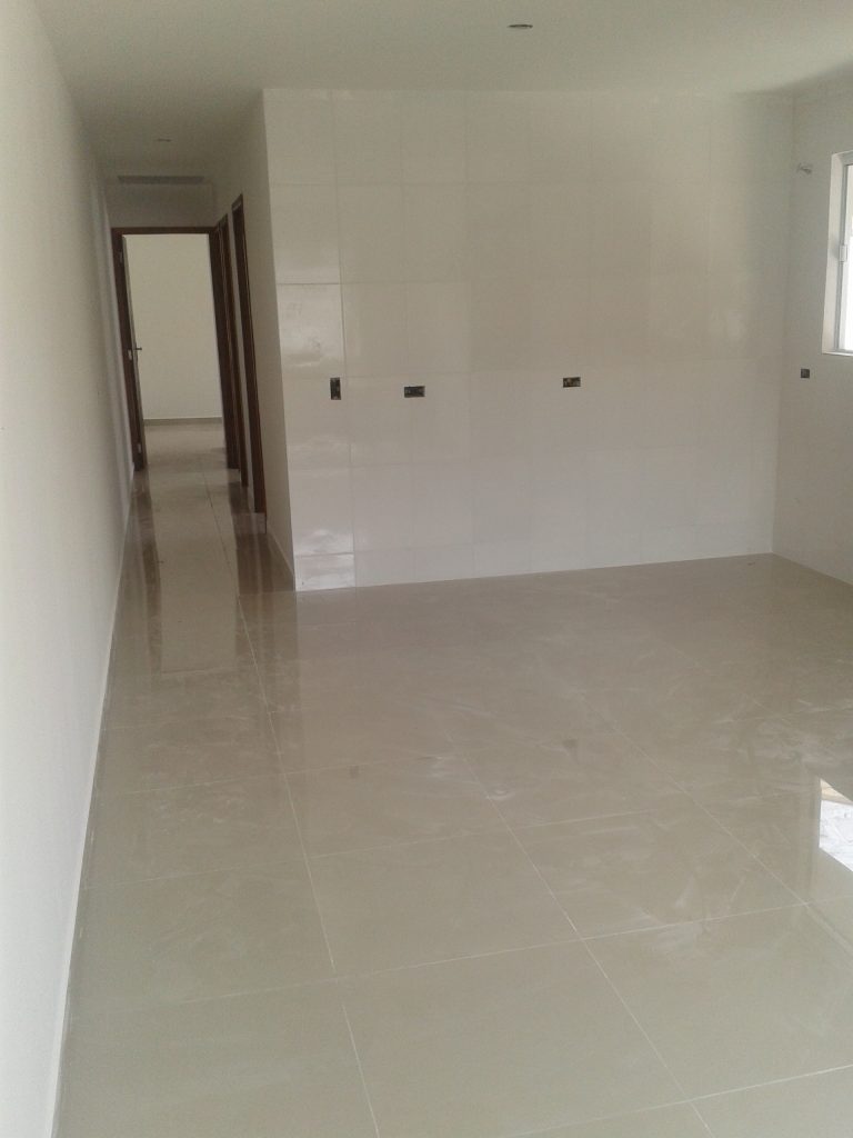 CASA COM PASSAGEM LATERAL CASA COM PASSAGEM LATERAL