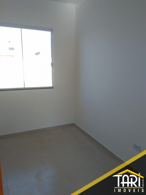 CASA COM AMPLO TERRENO CASA COM AMPLO TERRENO