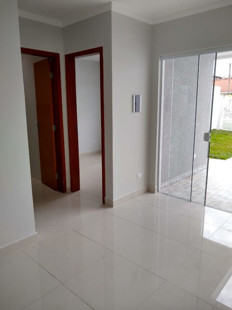 CASA COM AMPLO TERRENO CASA COM AMPLO TERRENO