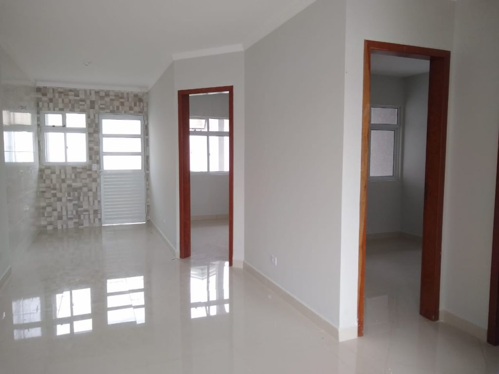 CASA COM AMPLO TERRENO CASA COM AMPLO TERRENO
