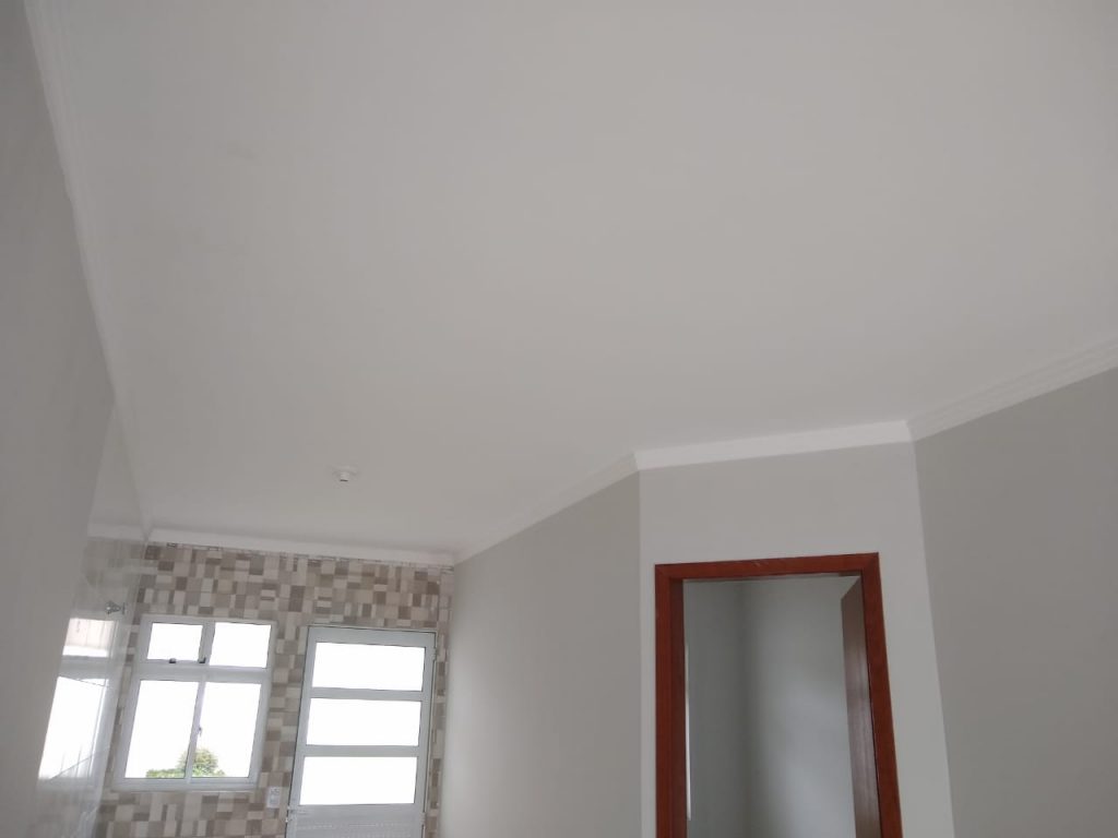 CASA COM AMPLO TERRENO CASA COM AMPLO TERRENO