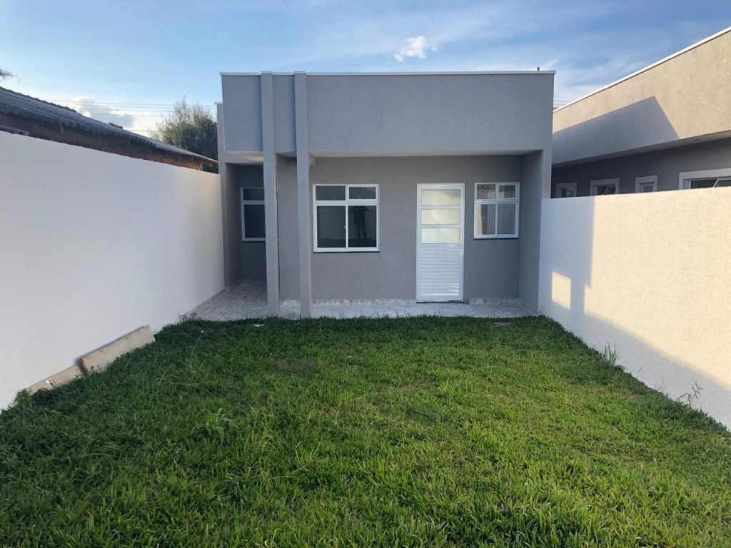 CASA COM AMPLO TERRENO CASA COM AMPLO TERRENO