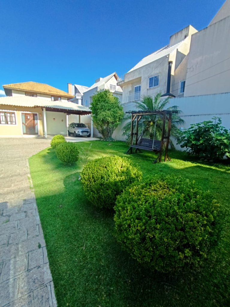 Sobrado excepcional com terreno amplo