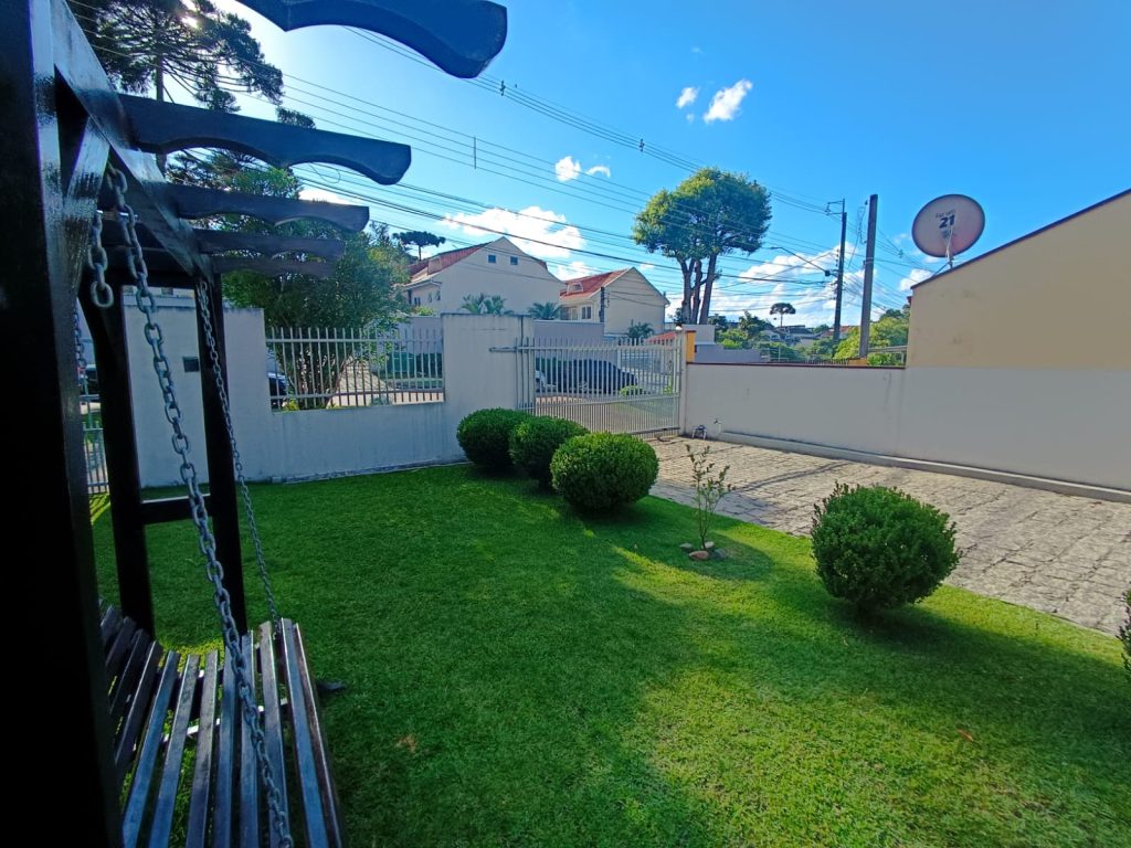 Sobrado excepcional com terreno amplo