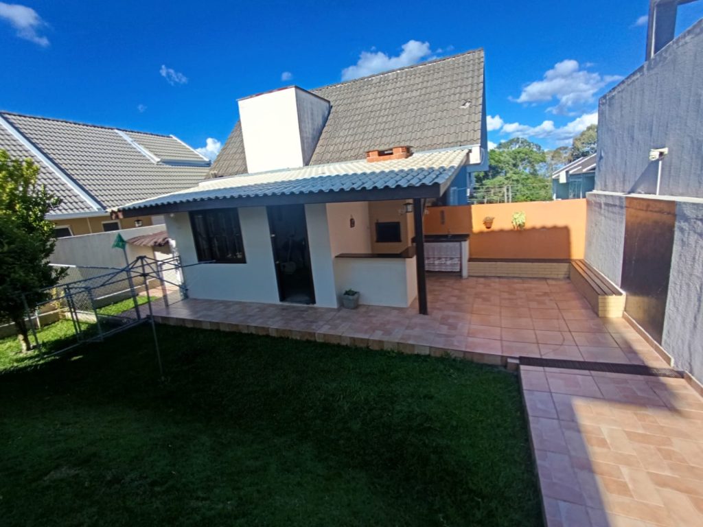 Sobrado excepcional com terreno amplo