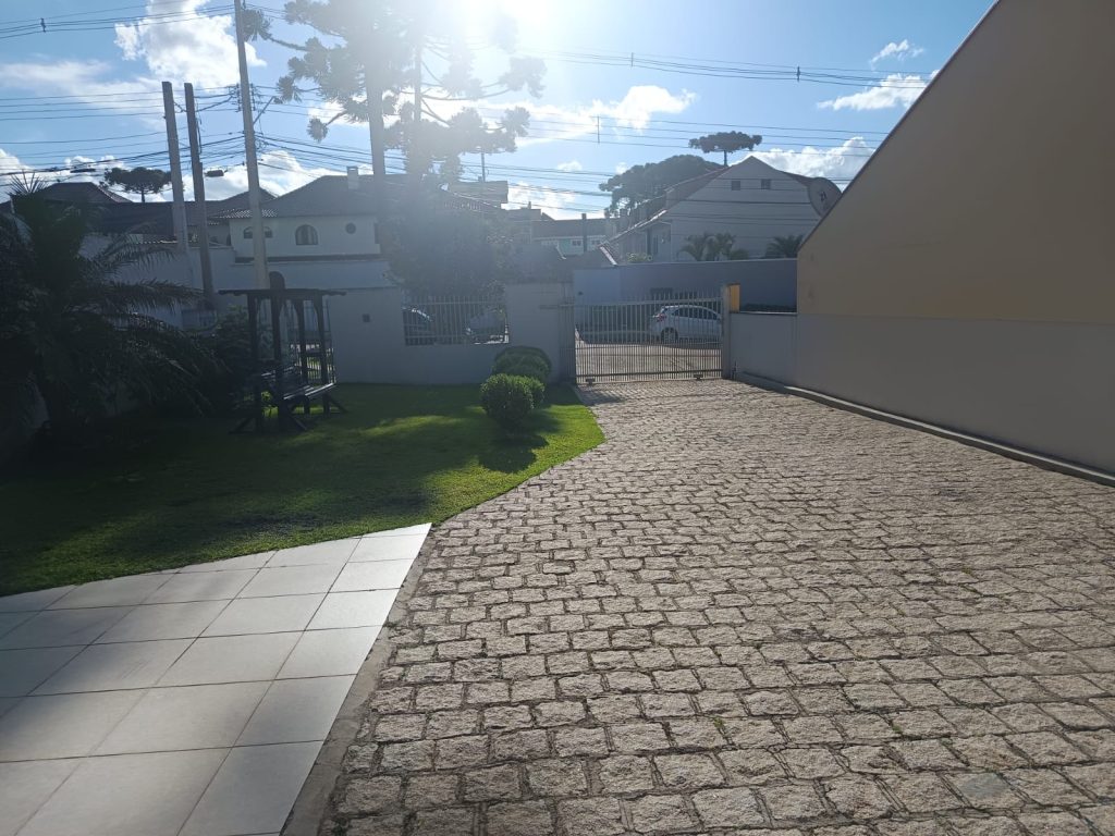 Sobrado excepcional com terreno amplo