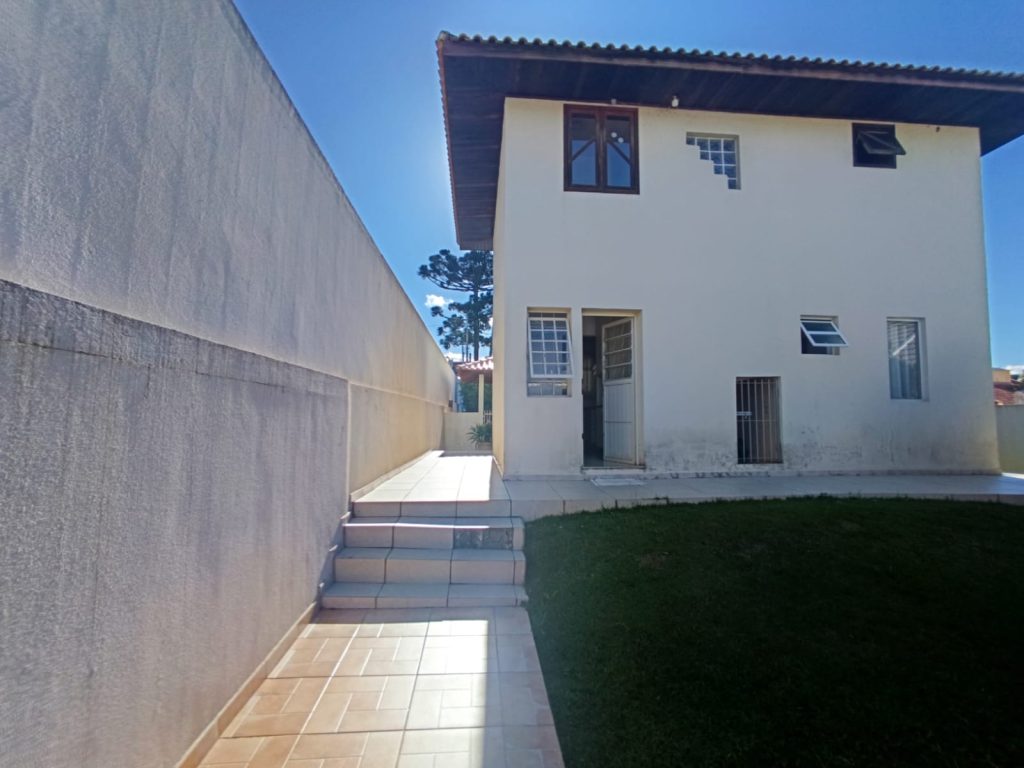 Sobrado excepcional com terreno amplo