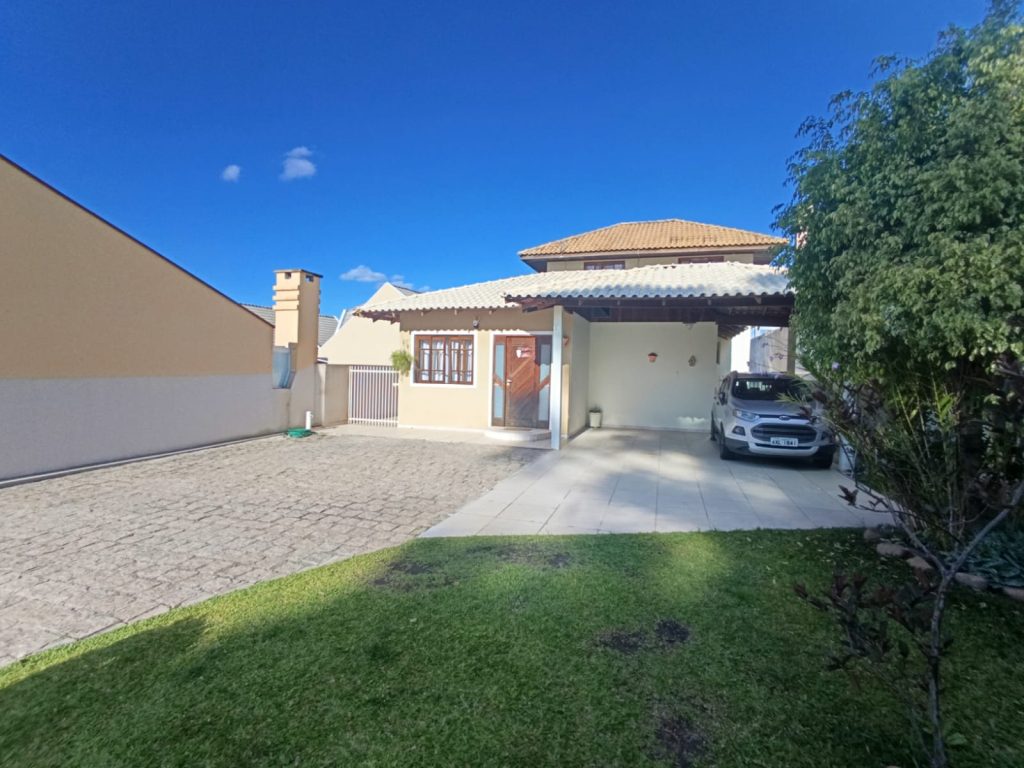 Sobrado excepcional com terreno amplo