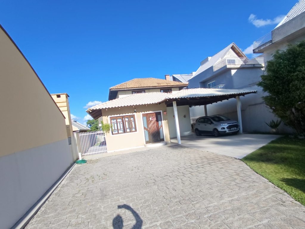 Sobrado excepcional com terreno amplo