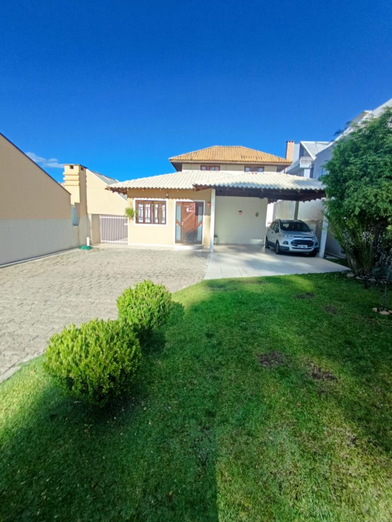 Sobrado excepcional com terreno amplo