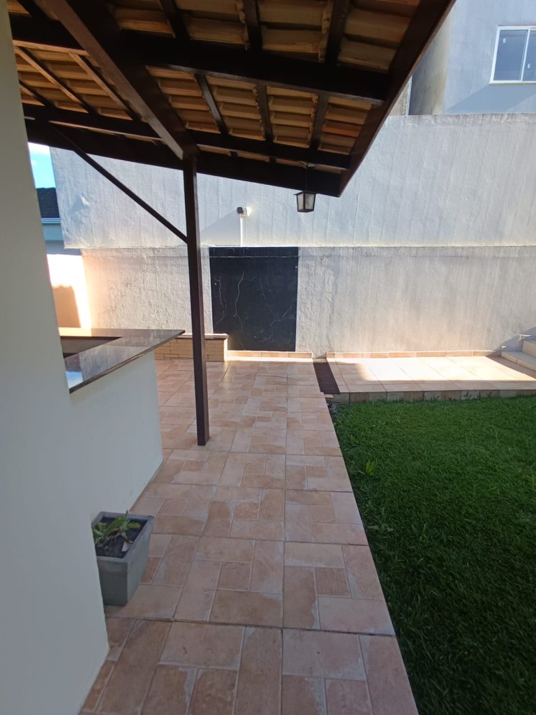 Sobrado excepcional com terreno amplo