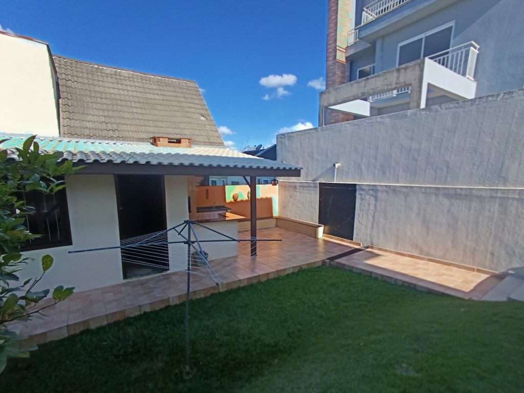 Sobrado excepcional com terreno amplo