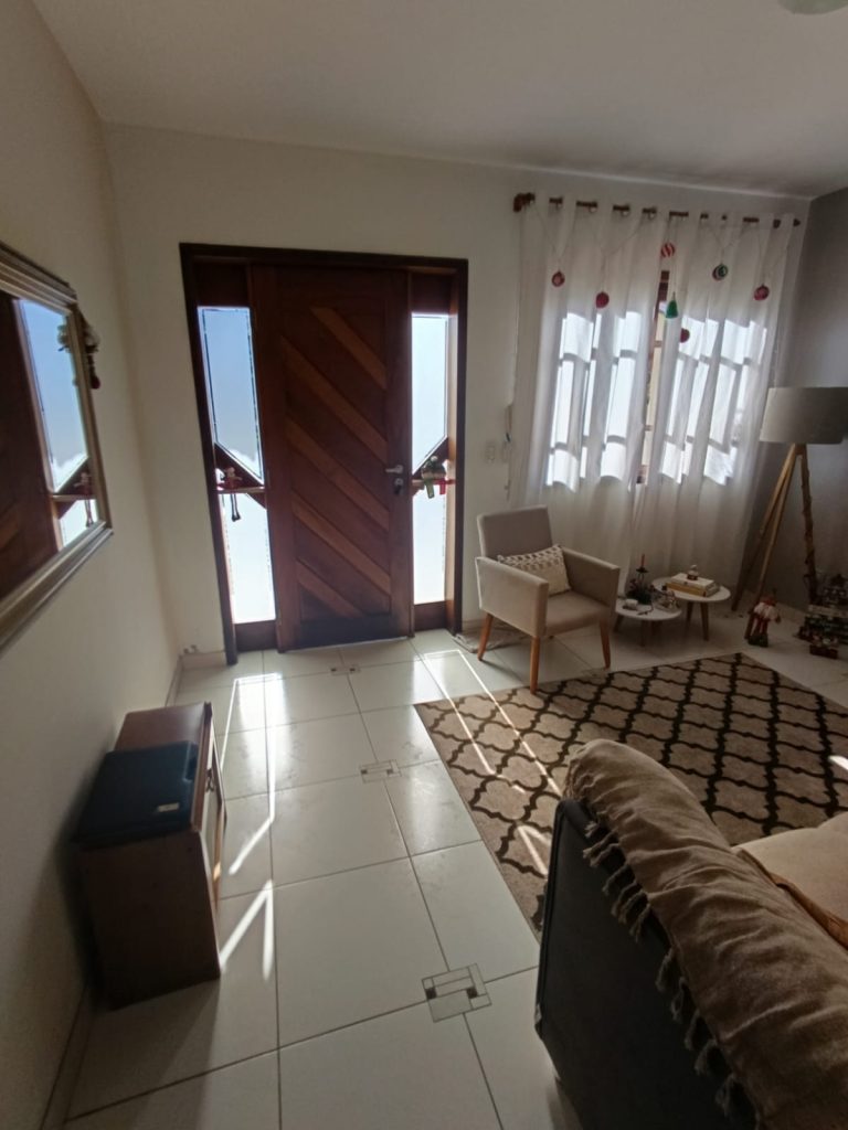 Sobrado excepcional com terreno amplo