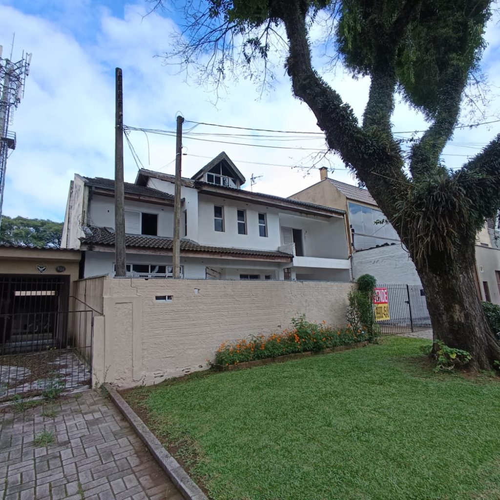 Sobrado Grande e Localização Estratégica (falta acabamento)