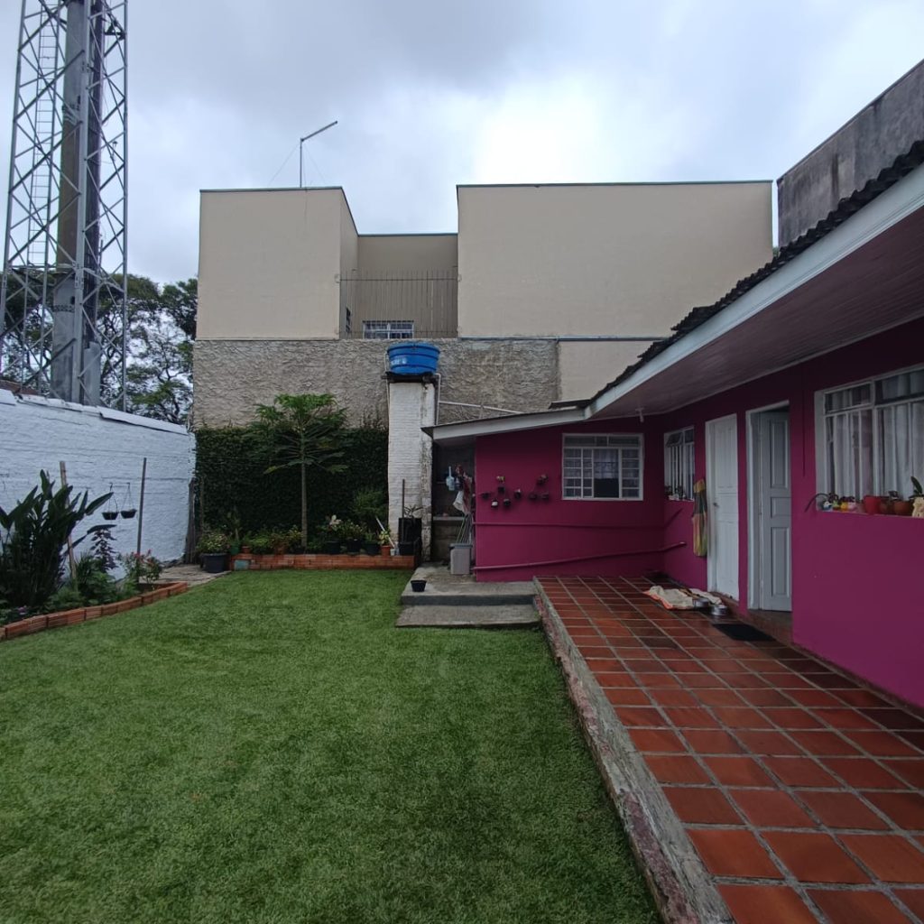 Sobrado Grande e Localização Estratégica (falta acabamento)